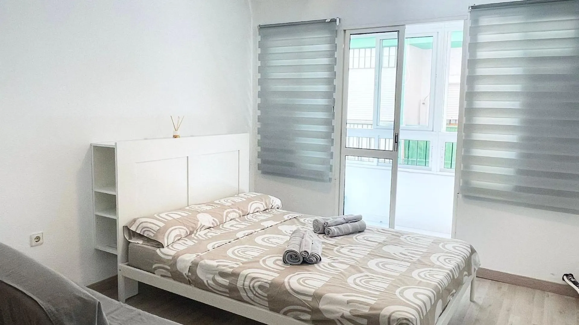 Estudio En El Centro De Torremolinos By Bebalmy