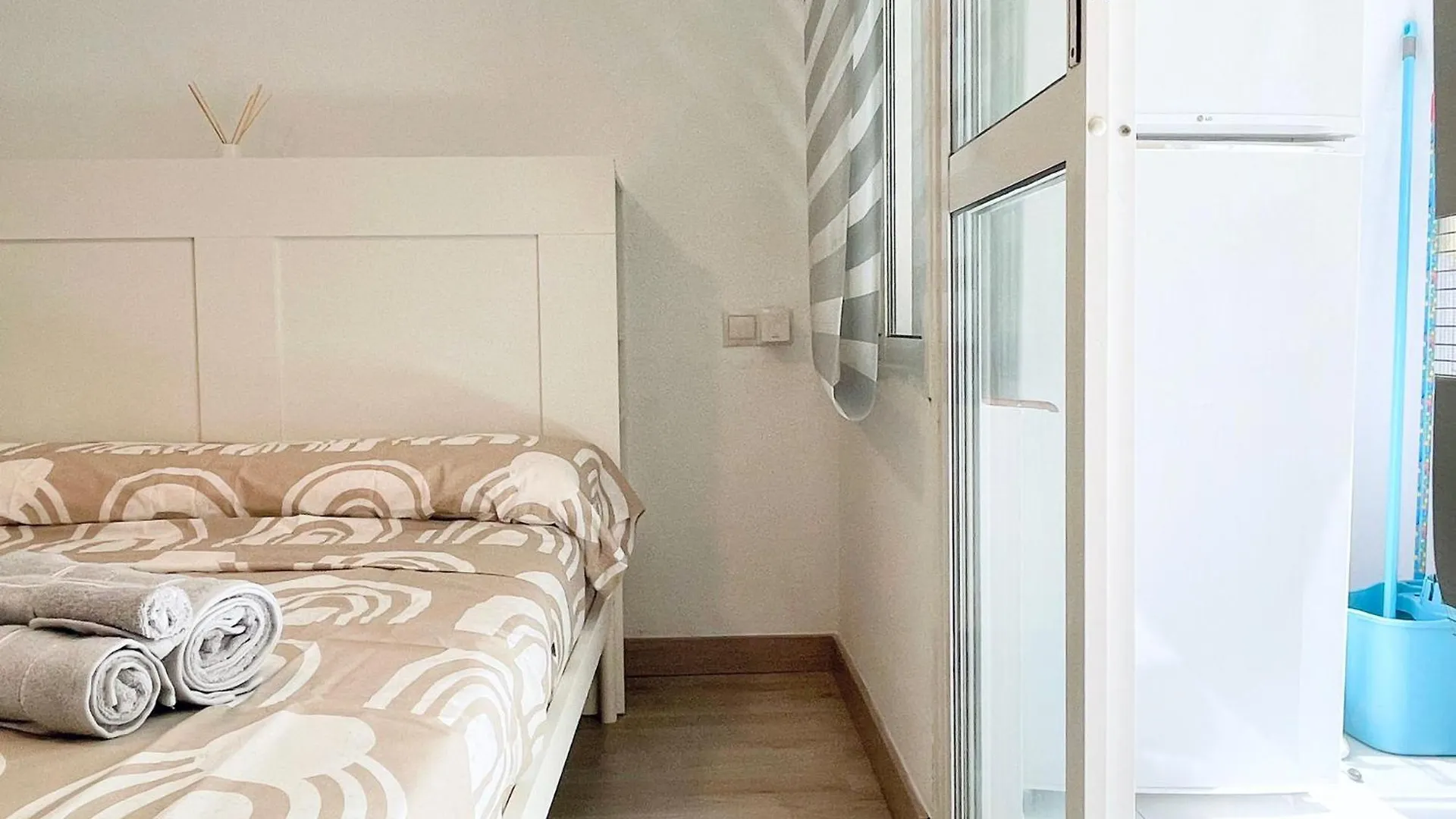 Estudio En El Centro De Torremolinos By Bebalmy