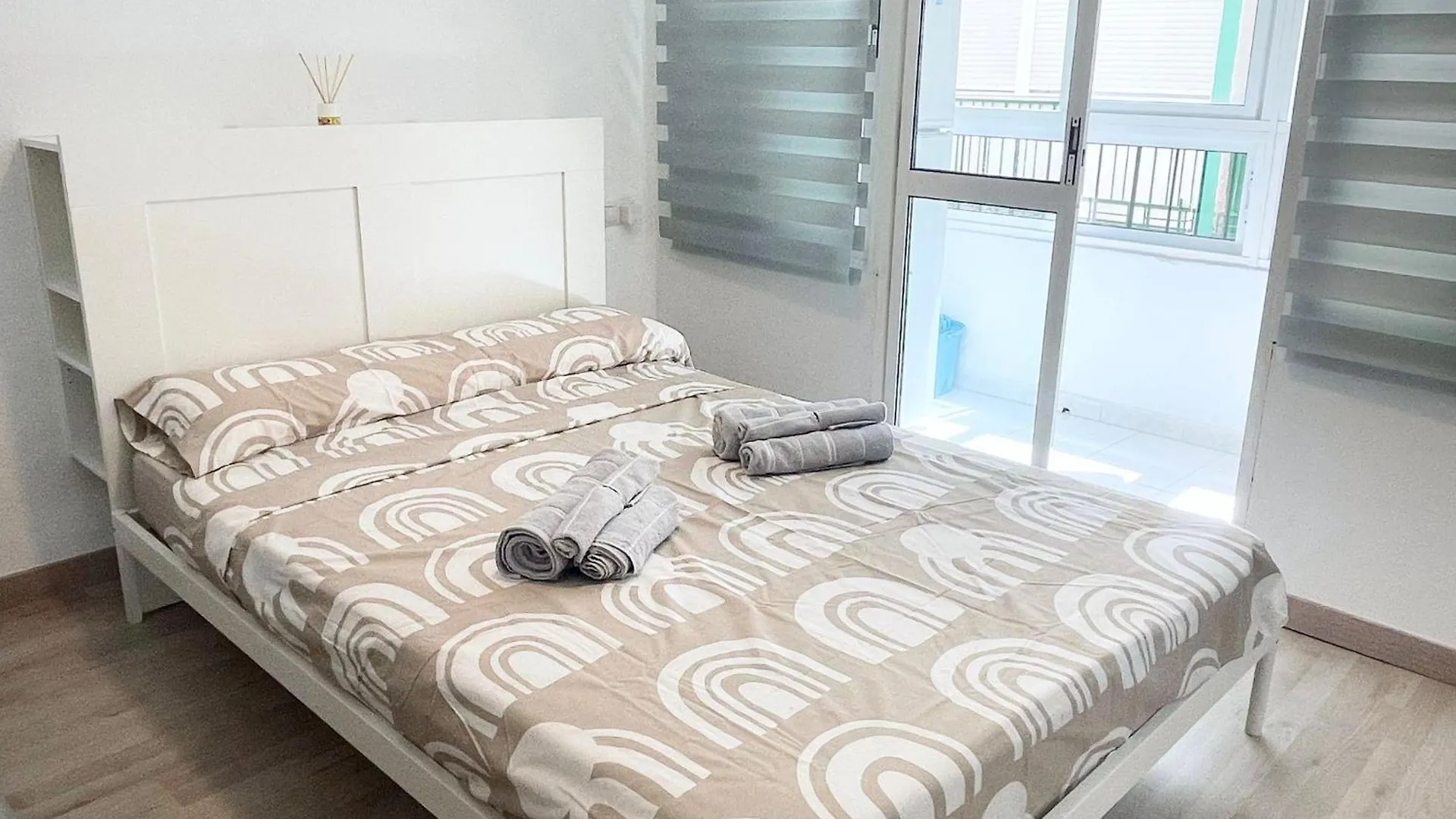 Estudio En El Centro De Torremolinos By Bebalmy