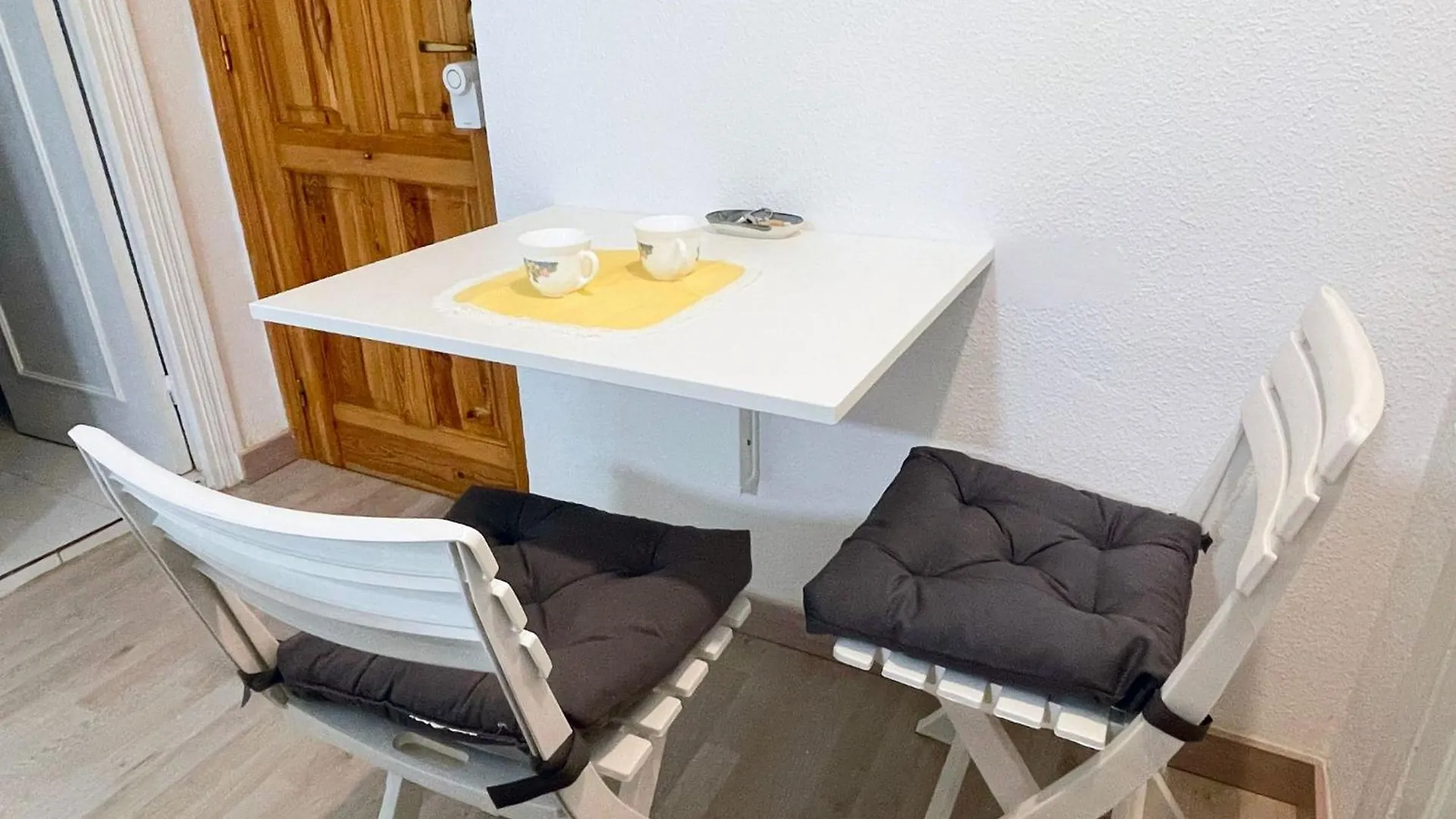 Estudio En El Centro De Torremolinos By Bebalmy